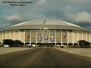 *Texas Postcard-"World-Famous Astrodome" ..in Houston, Texas {RB23} - Picture 1 of 2
