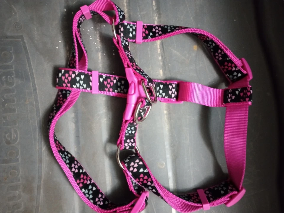 TOP PAW Dog Step-In Harness Size Large- Black/Pink/Hearts - Image 1 of 3