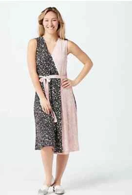 Isaac Mizrahi Live! Regular Ditsy 花卉对比针织裹身连衣裙 Blk/Blsh 1X — 第 1/4 张图片