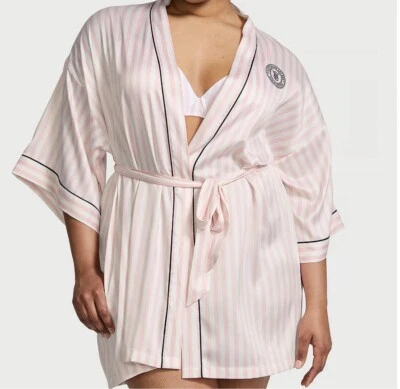 Victoria's Secret Iconic 2024 розовый белый в полоску атласный халат M/L совершенно новый - Изображение 1 из 4