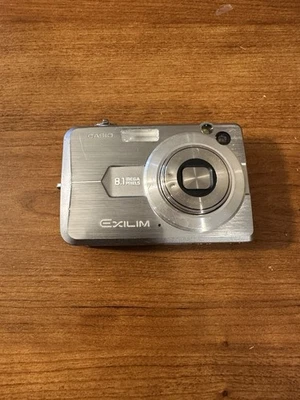 Casio Exilim EX-Z850 8.1MP Camera PLEASE READ for parts or Repair - Image 1 of 2