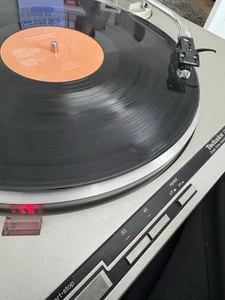 Technics Turntable SL-Q303 Working - Picture 1 of 11