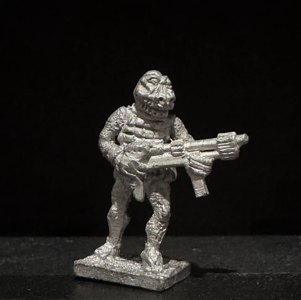 Heritage 1615B Gorn Soldier Star Trek Vintage Fantasy Metal - Image 1 of 1