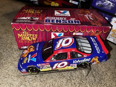 Action 2002 1:24 Johnny Benson #10 Valvoline Muppets 25th Anniversary - Image 1 of 4