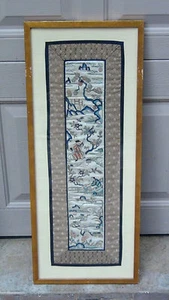 ANTIGUO PANEL BORDADO PUNTADAS DE ORO CHINO CON FIGURAS DE HOMBRE Y MUJER EN JARDÍN - Imagen 1 de 8