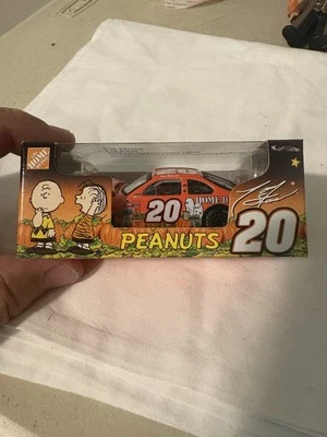 Carro fundido RCCA Nascar 02 Tony Stewart Search the Great Pumpkin 1/64 LE 1/1800 - Imagem 1 de 4