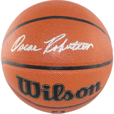 Oscar Robertson Autografiado Milwaukee Bucks E/S Baloncesto Beckett Witness 49706 Foto 1 de 3
