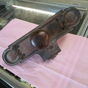 Antico pomello maniglia porta ornato metallo pesante vittoriano 1899 ferramenta set recupero - Foto 1 di 10