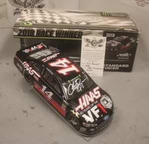 2018 Clint Bowyer HAAS VF1 Michigan Win 1/24 Action NASCAR Diecast Autographed - Picture 1 of 2