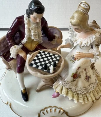 ANTIGUA FIGURA DE PORCELANA ALEMANA DE ENCAJE AJEDREZ PAREJA DRESDE FRANKENTHAL- Foto 1 de 4