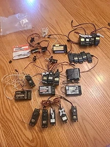 Vintage LOT of Receivers and Servos Vintage RC Parts Futaba Hi-Tec etc - Picture 1 of 9