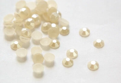 Винтажные граненые стеклянные кабошоны цвета слоновой кости с жемчугом 5 мм cab481A - Изображение 1 из 2