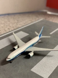 Hogan 1:1000 scale diecat model Boeing Corp Boeing 777-2F Commercial Airliner   - Picture 1 of 12