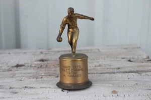 ~~~ ANTIGUOS JUEGOS DE MANO TROFEOS DE BOLOS DE 1930 TELCO CHAMPS '35-'36 A. FOULKES ~~~ - Imagen 1 de 7