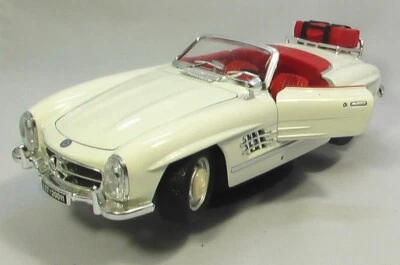 AUTO GIOCATTOLO BURAGO 1/18 MERCEDES BENZ 300 SL ROADSTER 1957 CON VALIGIA - Immagine 1 di 4