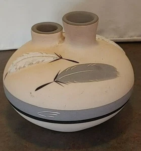 De colección Pueblo cerámica gris pluma pintada a mano firmado #8 cuello doble  - Imagen 1 de 7