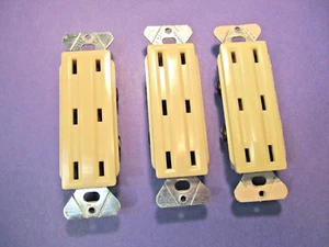 3 Vintage Ivory Sierraplex Triple Slot Receptacle Outlets - Bild 1 von 3
