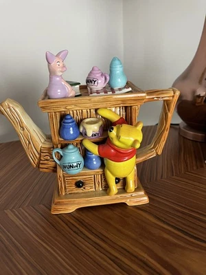 Boxed Disney Showcase Winnie The Pooh Hutch Tea Pot Limited Edition 1874/5000 - Image 1 of 4