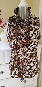 Blusa New York & Co Estampado Animal 1/2 Botón Frontal Volantes Sin Mangas Talla L - Imagen 1 de 12