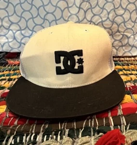 New DC SHOES Skate Apparel Black & Off White Gas Station Trucker Snapback Hat - Picture 1 of 6