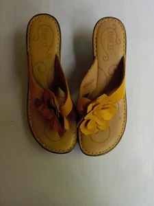 BORN Womens Floral Leather Wedge Heel Sandals Gold Leather SZ 10 - Picture 1 of 5