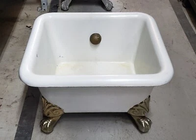 Victorian Claw Foot Cast Iron Foot Bath with Original Porcelain GS00058 - Image 1 of 4