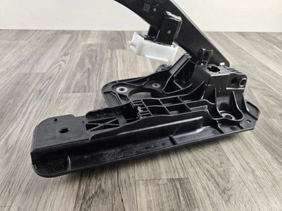 CHRYSLER PACIFICA BRAKE STOP PEDAL W/ BRACKET OEM 2017 - 2024 - Image 1 of 4