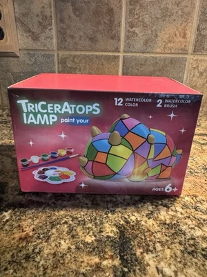 Pinte seu próprio kit de abajur tricerátopo - pintura em aquarela com dinossauro iluminado - Imagem 1 de 4