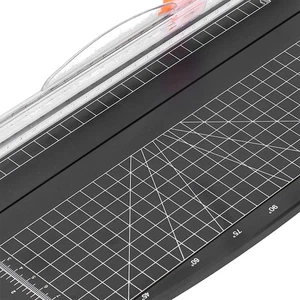 Lightweight Manual Photo Cutter: Accurate Cuts w/ Safety Features - Picture 1 of 11