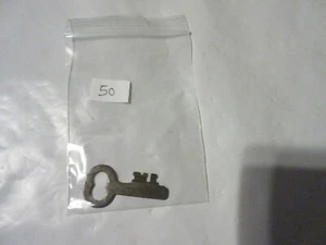 Antiguo candado plano de acero Russell & Erwin número 5 - Imagen 1 de 11