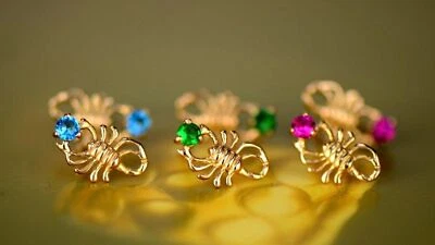 Pendiente escorpión piedra natal oro amarillo 14k Foto 1 de 4