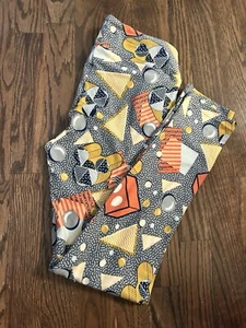Buy 2 Get 1 Sale! LuLaRoe Leggings OS (2-12) FREE SHIPPING! Yellow Triangles - Picture 1 of 1