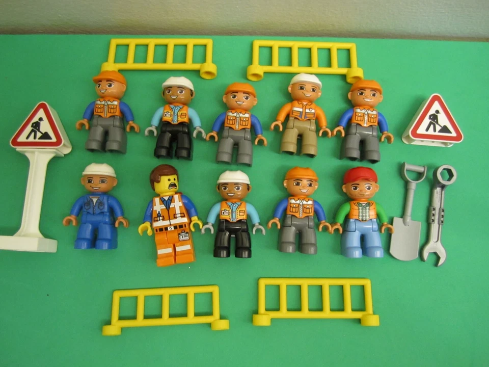Lot 10 LEGO Duplo Figures City Workers (4) Railing (2) Sign (1) Post (2) Tools - Image 1 of 3