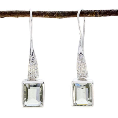 Grüne Schönheit schmückt Ihre Ohren mit grünen Amethyst-Silberohrringen - Bild 1 von 3