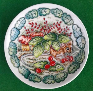 MOORCROFT MCC "PEEKABOO MOUSE" PIATTO SPILLA 2015 - IMBALLATO. - Foto 1 di 13