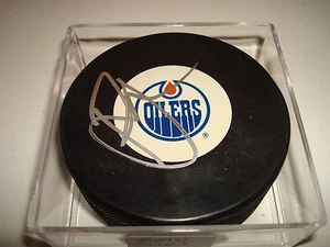 Ryan Jones Signed Edmonton Oilers Hockey Puck Autographed a - Picture 1 of 1