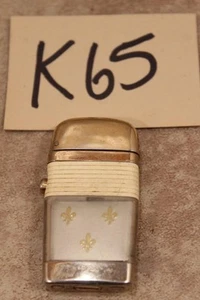 K65 VINTAGE SMALL SCRIPTO VU LIGHTER FLEUR DE LIS PATTERN - Picture 1 of 1