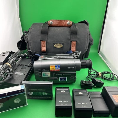 Sony Handycam Vision CCD-TRV22 NTSC Video 8 8mm 26x Digital Zoom - Tested - Image 1 of 4