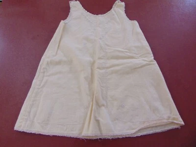 维多利亚女孩法兰绒懒人胸部 20 英寸-奶油色/刺绣-冬季儿童-出售 — 第 1/4 张图片