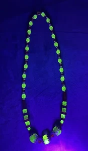 Vintage Uranium Glass Necklace Vaseline And Red Beads - Bild 1 von 11