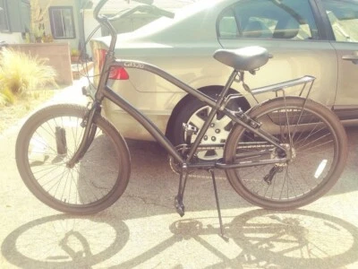 Bicicleta Firmstrong CA520 Cruiser, Apenas Montada (Negra con accesorios incluidos) Foto 1 de 2