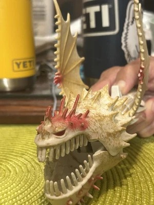 Figura How To Train Your Dragon Screaming Death Defenders Of Berk 2013 PIEZAS Foto 1 de 4