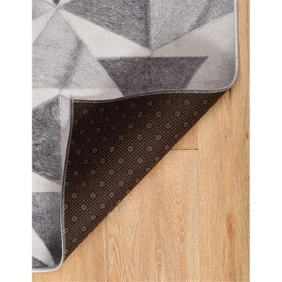 Linon Laredo Trenton Woven Polyester 3'x5' Rug in Gray - Image 1 of 4