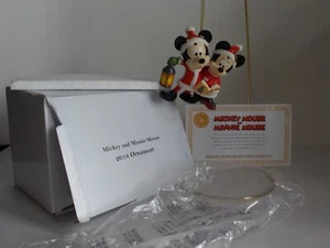 2018 Early Moments Annual Ornament - Minnie & Mickey - Picture 1 of 7