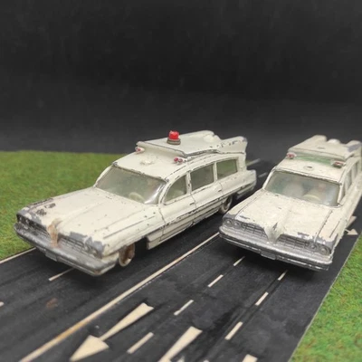 Dinky Toys Gb n° 1026/59 2 modèles Pontiac Superior Criterion ambulance 1/43 - Photo 1/4