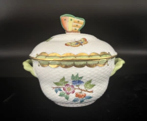 Herend Queen Victoria Pattern Porcelain Covered Bonbon Dish with Butterfly - Picture 1 of 9