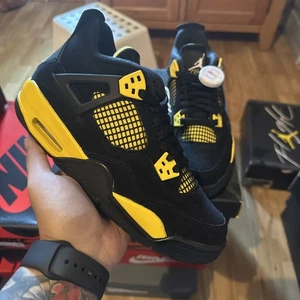 Jordan 4 Thunder GS - UK 6 EU 40 (passt wie Erwachsene Größe 6) Schneller Versand 🚚  - Bild 1 von 5