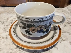 Goebel Burgund cup & saucer set - Picture 1 of 5