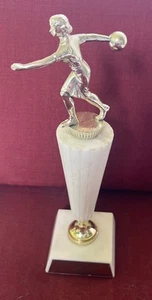 Vintage 60er Jahre Damen Bowling Trophäe mit Metall & Marmorsockel - Bild 1 von 6