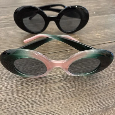 Lote de par de gafas de sol anchas redondas de moda de moda en negro y multicolor Foto 1 de 4